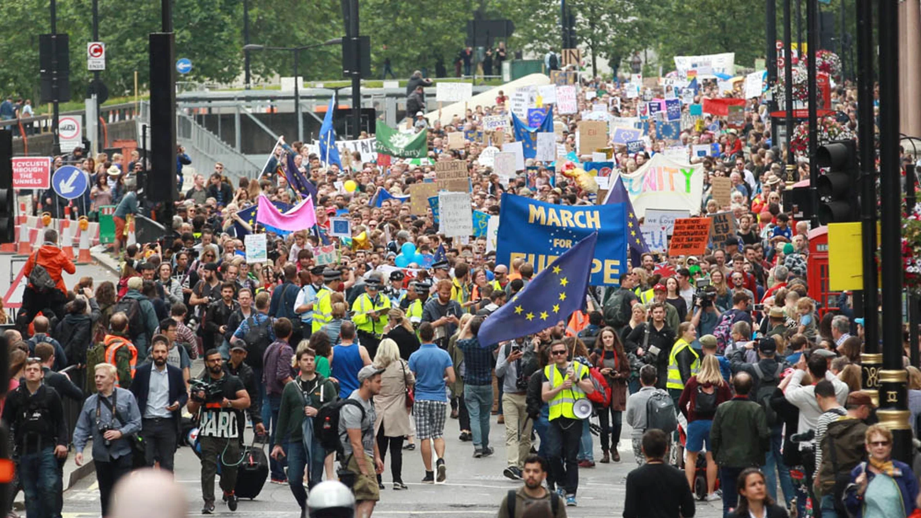 Multitudinaria marcha en Londres contra el Brexit