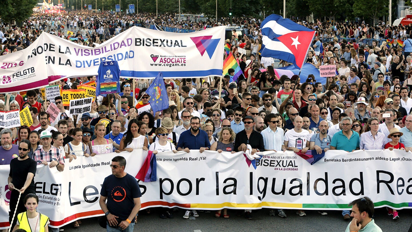 Pancarta que encabeza la marcha del Orgullo en Madrid