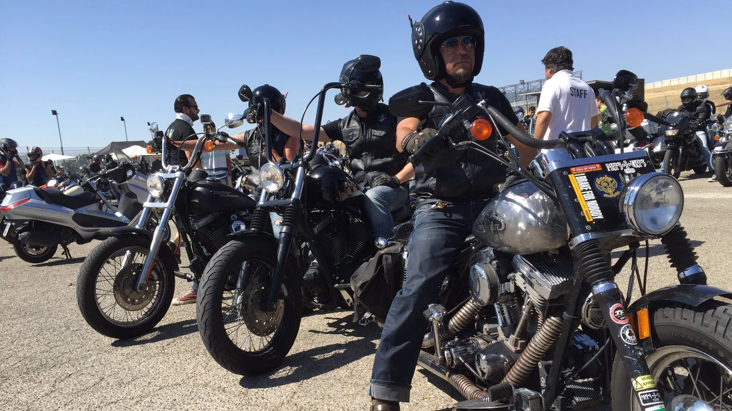 Los moteros 'SIN Riders' comienzan su ruta por las carreteras españolas contra el alcohol al volante Los moteros 'SIN Riders' comienzan su ruta por las carreteras españolas contra el alcohol al volante