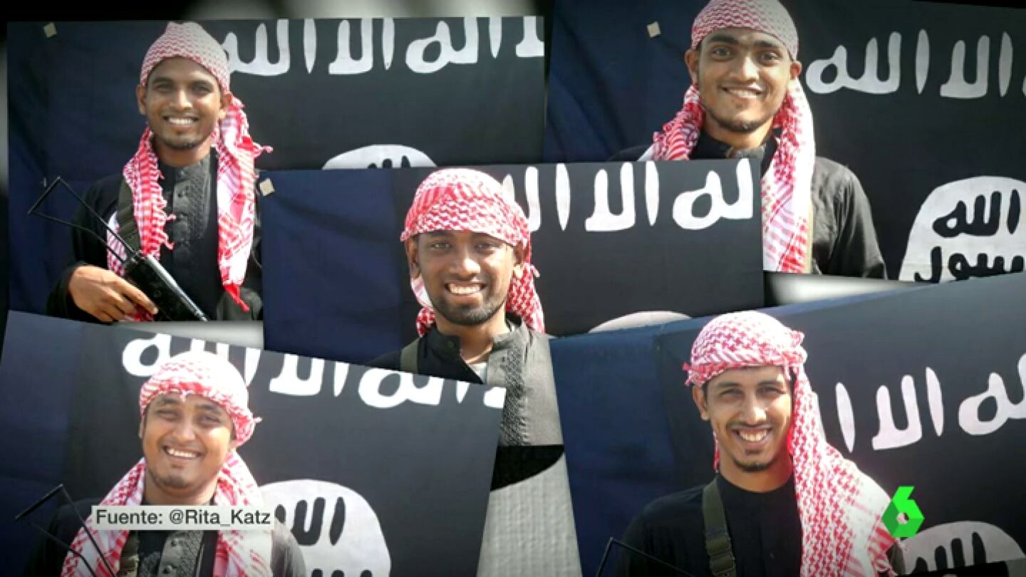 Frame 5.731307 de: Los responsables de la masacre en Bangladesh posaron sonrientes con s&iacute;mbolos de Daesh antes del ataque 
