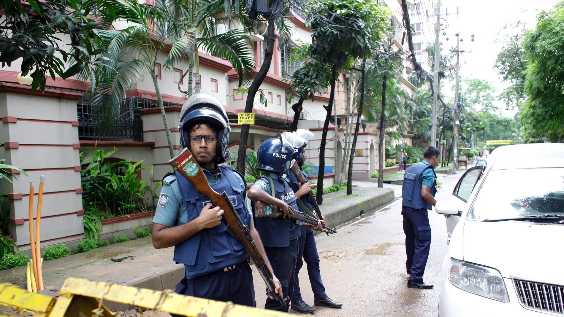 La Policía investigaba a cinco de los siete terroristas del ataque en Bangladesh