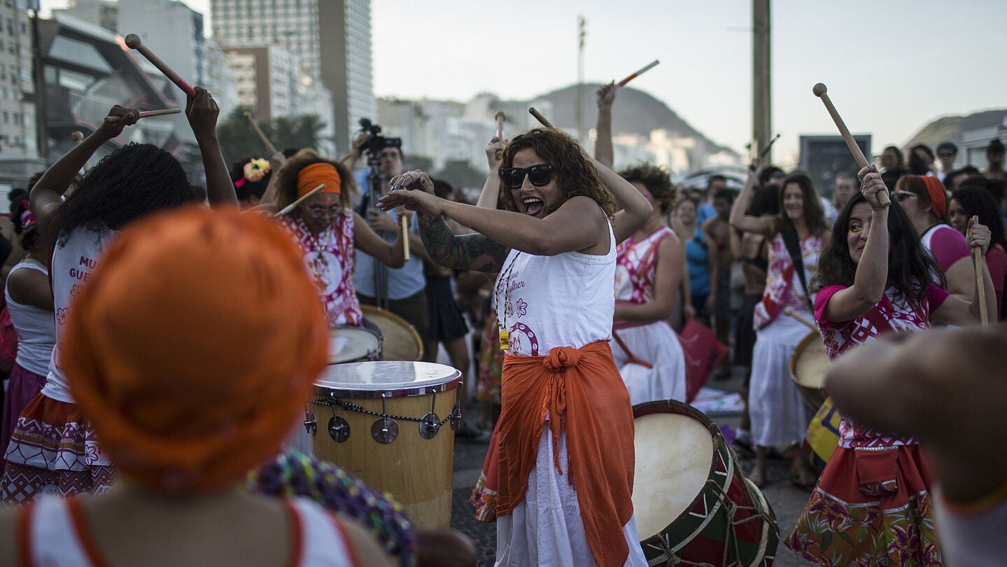 La 'Marcha de las Putas' de Brasil re&uacute;ne a un centenar de feministas contra el machismo