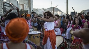 La 'Marcha de las Putas' de Brasil reúne a un centenar de feministas contra el machismo