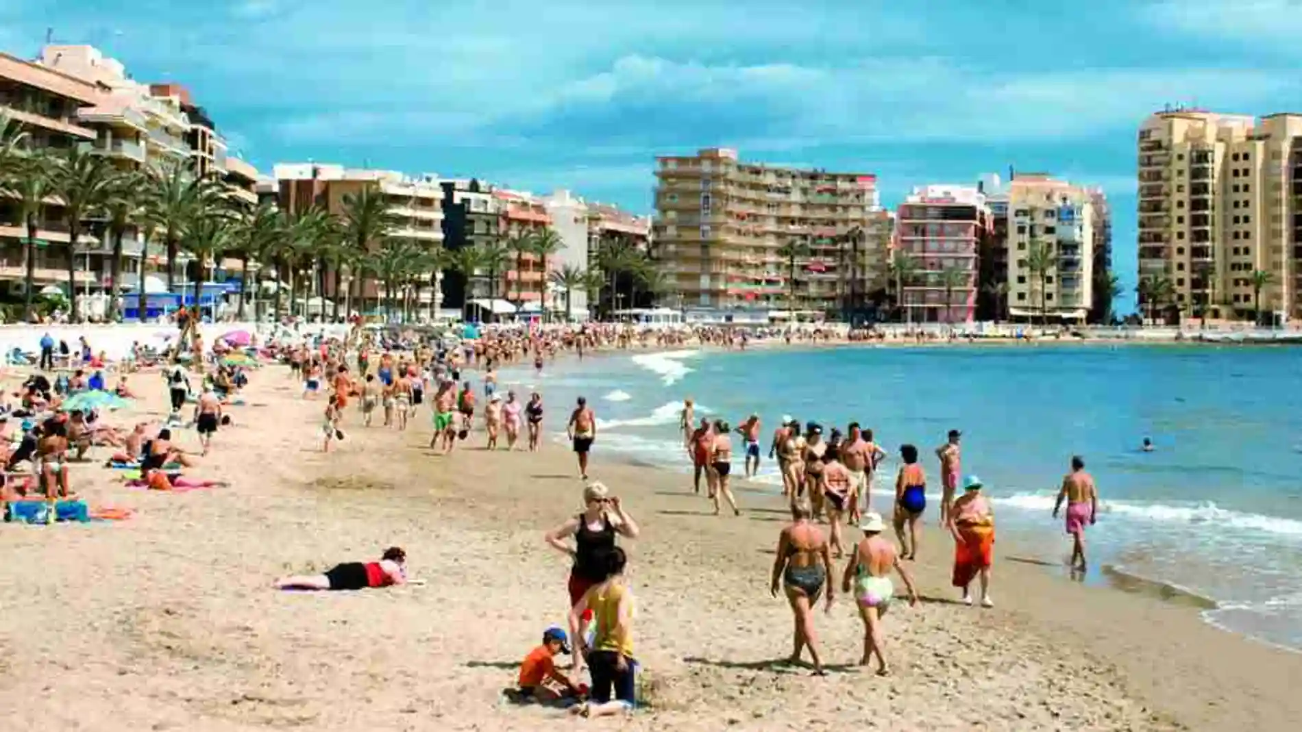 Imagen de archivo de la playa El Cura, en Torrevieja (Alicante)