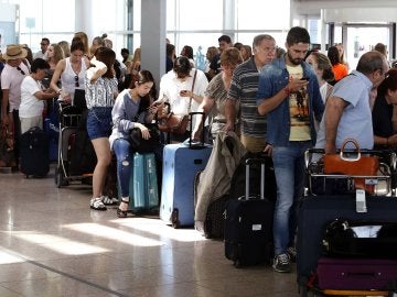 Vueling presenta su plan de contingencia con más aviones y cancelaciones anticipadas de los vuelos Vueling presenta su plan de contingencia con más aviones y cancelaciones anticipadas de los vuelos