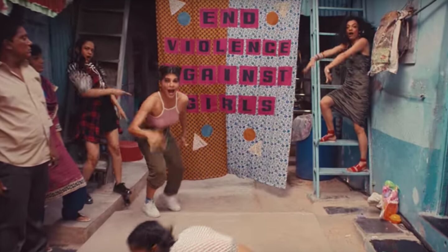 Las mujeres de todo el mundo se unen por sus derechos en un remake de Wannabe, 'Lo que realmente quiero'