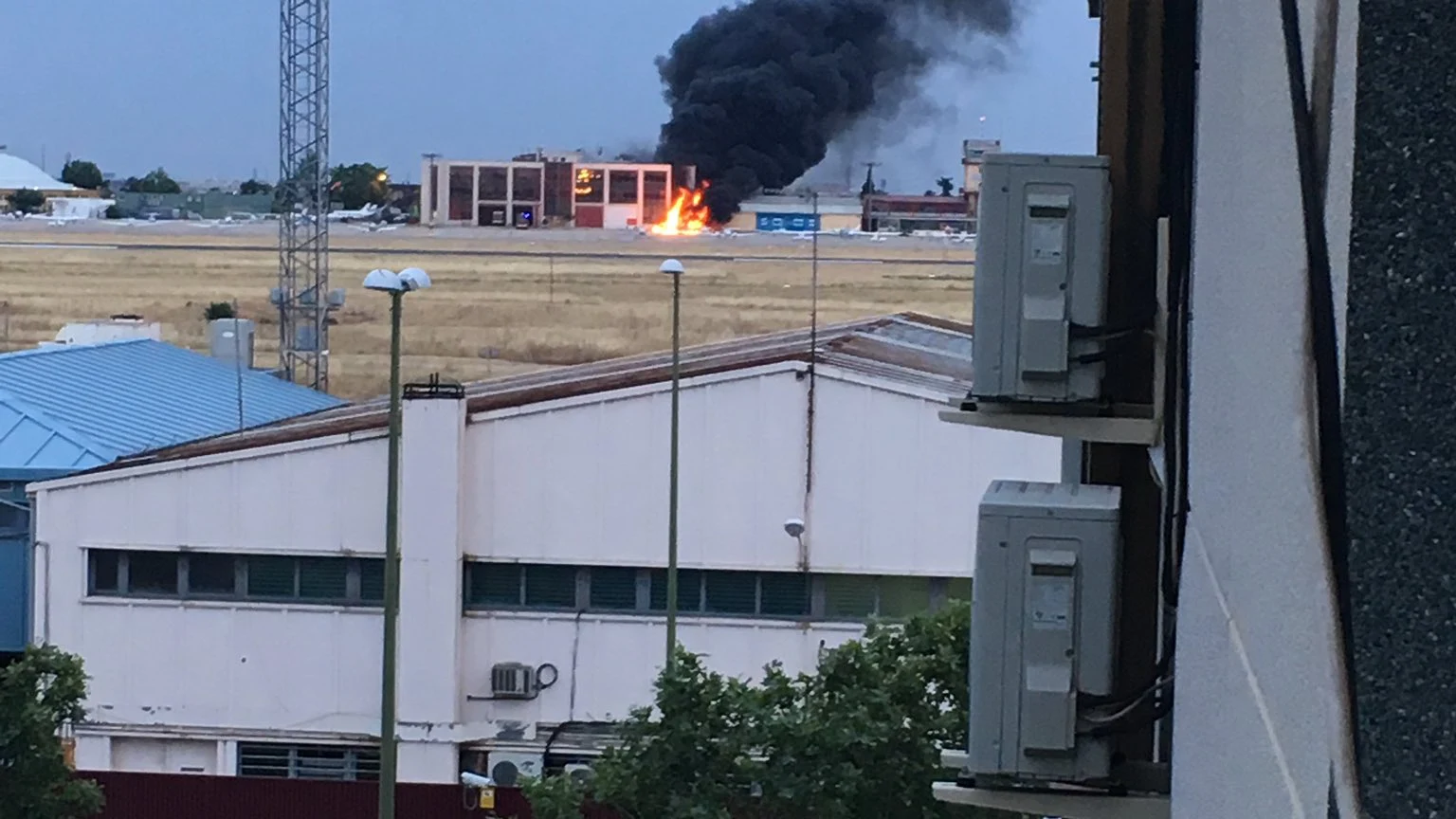 Una avioneta se estrella al aterrizar en el aeródromo de Cuatro Vientos