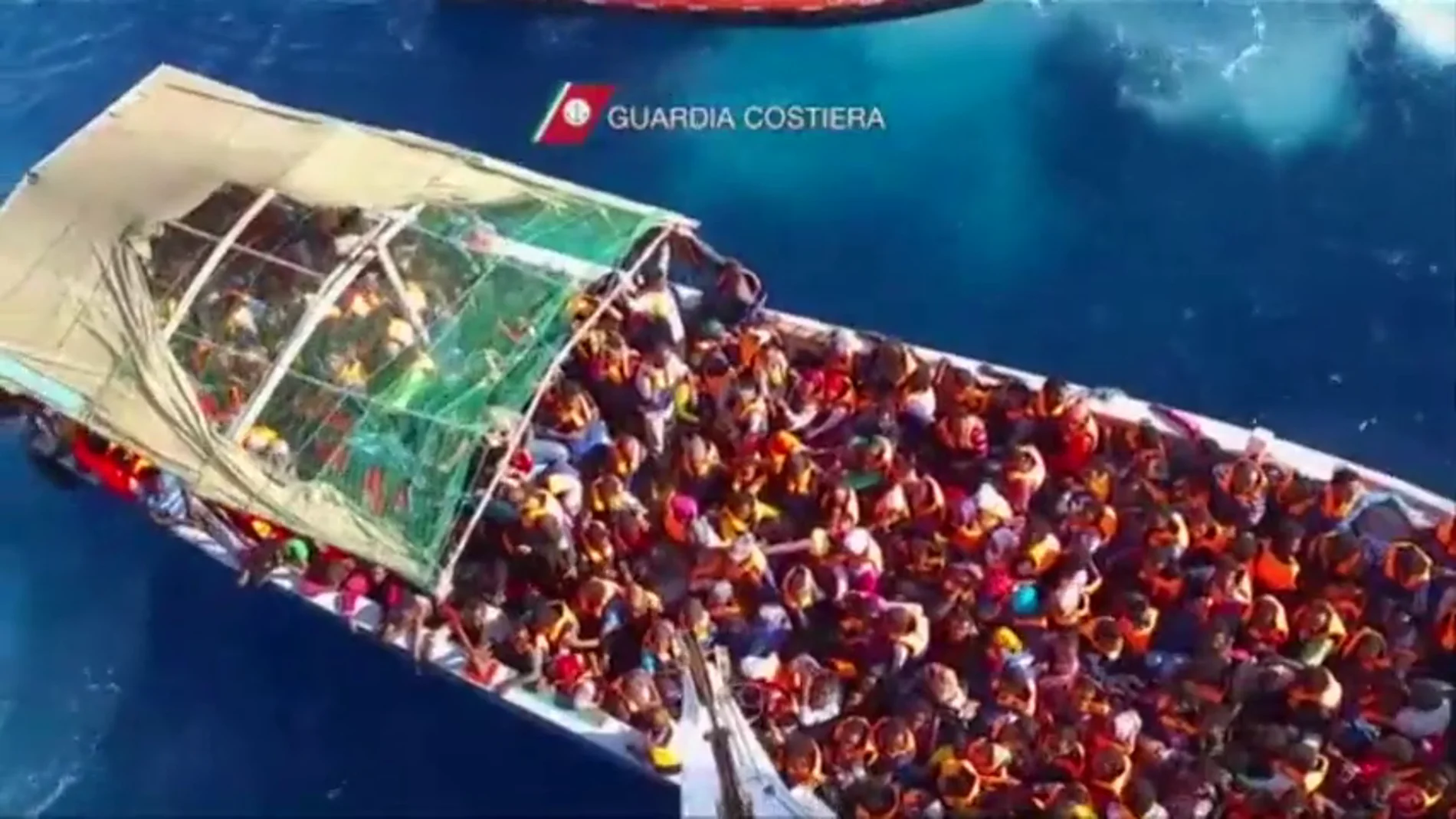 Frame 8.21939 de: Rescatan a 4.500 inmigrantes en 30 operaciones en el Mediterráneo