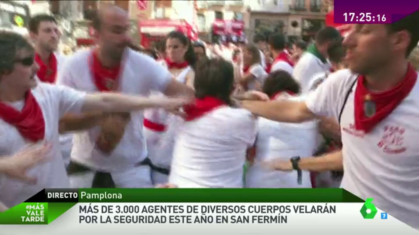 Frame 47.102255 de: "Esto no es la fiesta", los sanfermineros condenan la agresi&oacute;n a un c&aacute;mara de laSexta