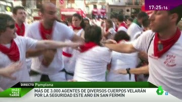 Frame 47.102255 de: "Esto no es la fiesta", los sanfermineros condenan la agresión a un cámara de laSexta