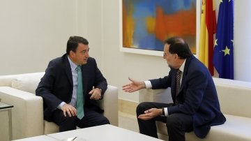 Mariano Rajoy junto a Aitor Esteban