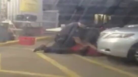 Muere un hombre negro desarmado a manos de polic&iacute;as blancos en el sur de EEUU