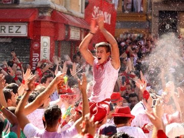 'El Tuli', sin la ikurriña, el almuerzo de cuadrillas... las anécdotas del Chupinazo 2016 'El Tuli', sin la ikurriña, el almuerzo de cuadrillas... las anécdotas del Chupinazo 2016