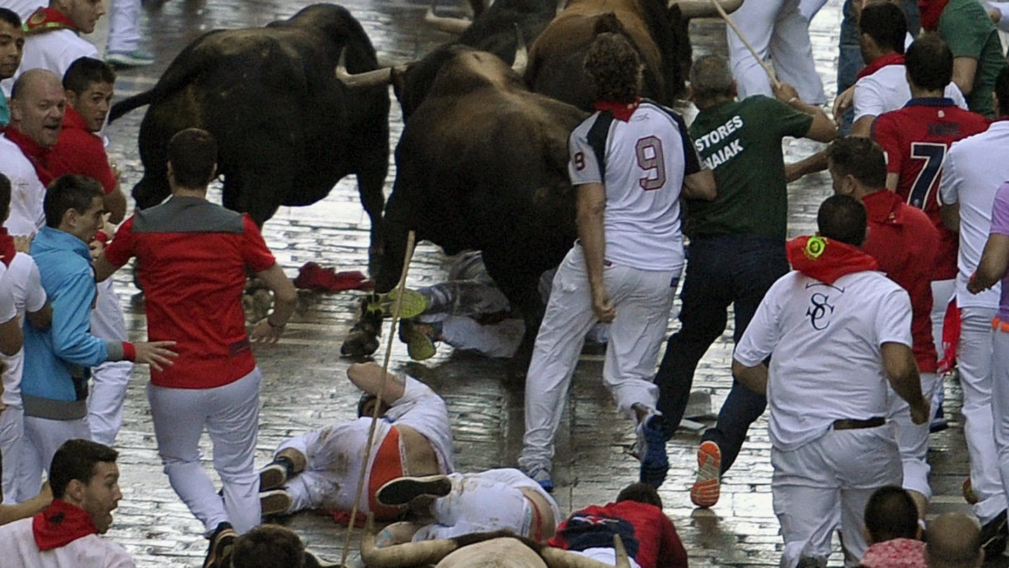 1º encierro | San Fermín 2016 El momento de mayor tensión en el primer encierro se ha vivido en el tramo de Telefónica