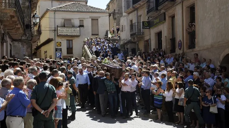 El ferétro de Víctor Barrio, a hombros por Sepúlveda.