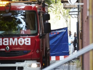 Imagen de archivo de un camión de bomberos en un incendio en Barcelona Imagen de archivo de un camión de bomberos en un incendio en Barcelona