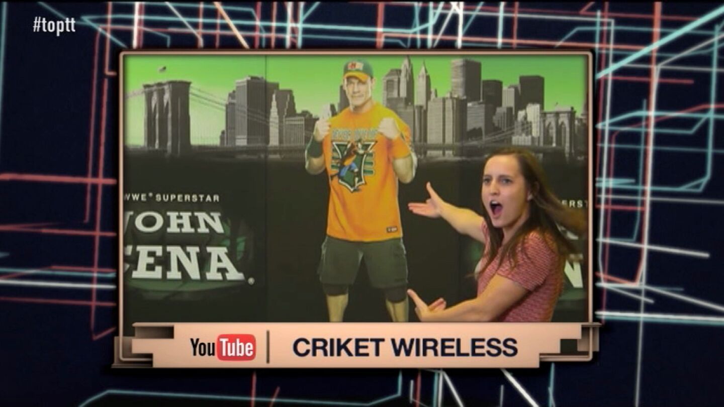 John Cena sorprende a sus fans