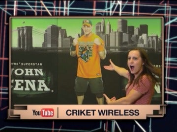 John Cena sorprende a sus fans John Cena sorprende a sus fans