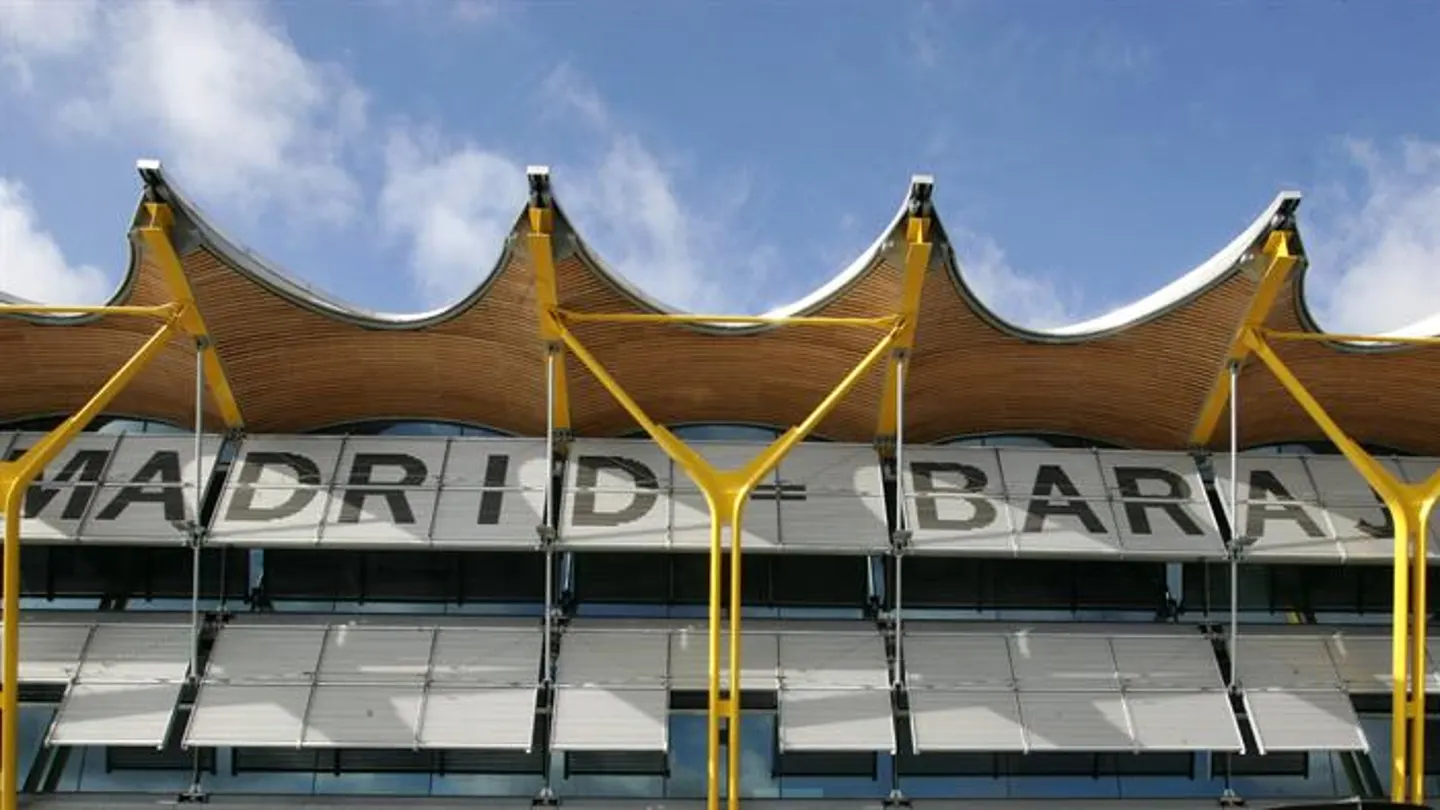 Vista de la fachada del Nuevo Area Terminal (NAT) del aeropuerto madrileño de Barajas. Vista de la fachada del Nuevo Area Terminal (NAT) del aeropuerto madrileño de Barajas.