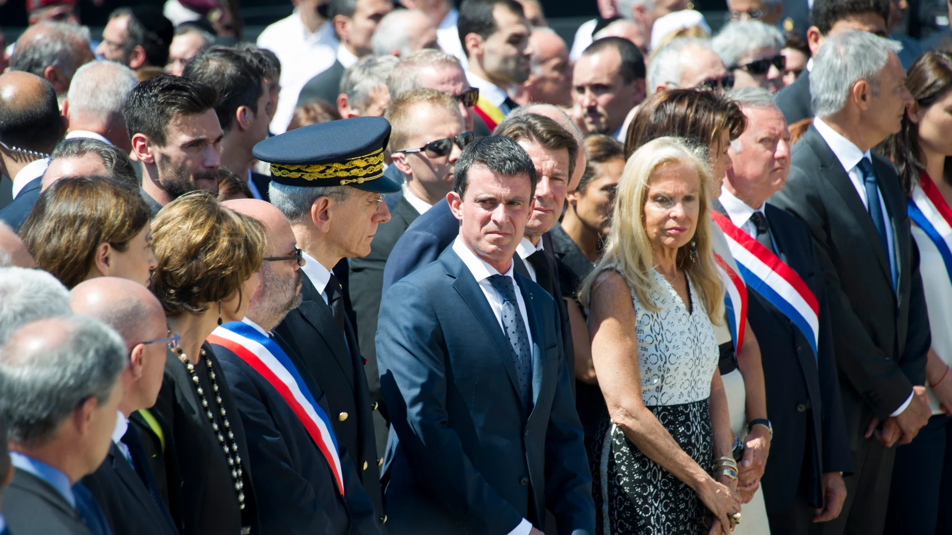 Valls en el homenaje a las víctimas del atentado en Niza
