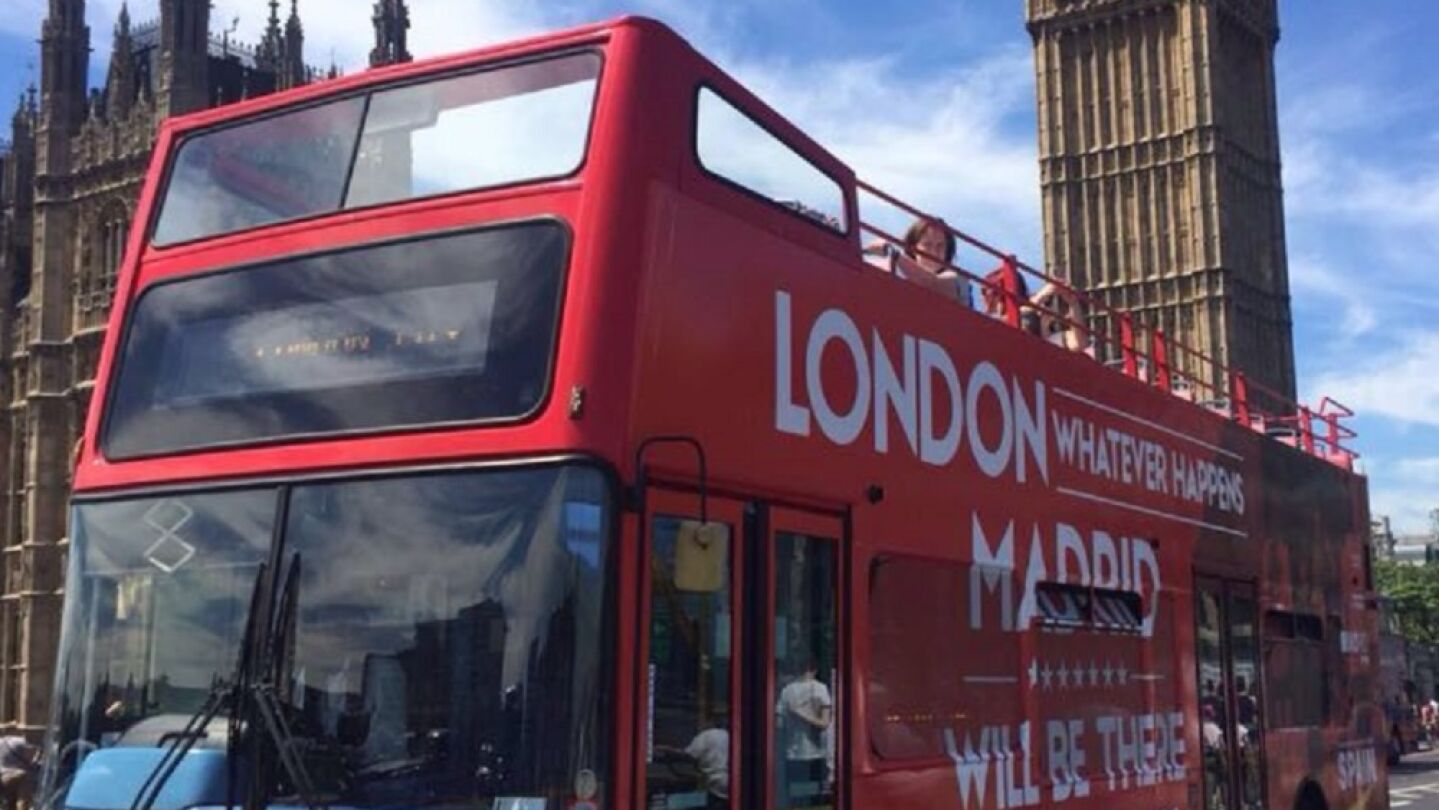 Uno de los autobuses de la campa&ntilde;a 
