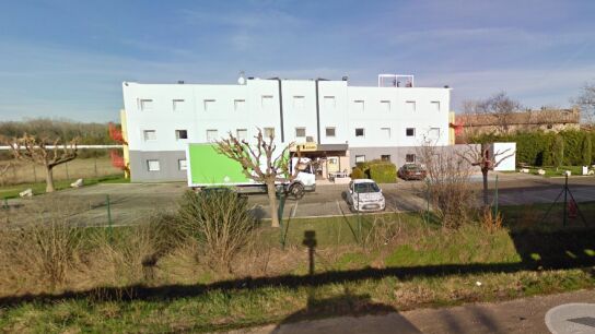 Fachada del hotel F1 en Bollene, Francia