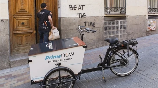 Bicicleta eléctrica del servicio de entrega en una hora. Bicicleta eléctrica del servicio de entrega en una hora.