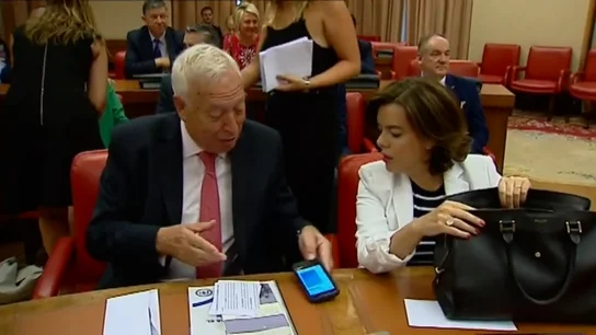Frame 6.867571 de: "Al fin y al cabo vamos a convivir", la respuesta de Margallo al SMS de Rivera que le despertó a las cinco de la mañana Frame 6.867571 de: "Al fin y al cabo vamos a convivir", la respuesta de Margallo al SMS de Rivera que le despertó a las cinco de la mañana