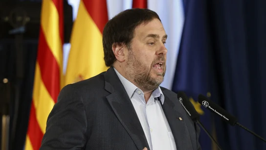 Junqueras logra el permiso del Gobierno para emitir 680 millones en deuda a corto tras reunirse con soraya y Montoro Junqueras logra el permiso del Gobierno para emitir 680 millones en deuda a corto tras reunirse con soraya y Montoro