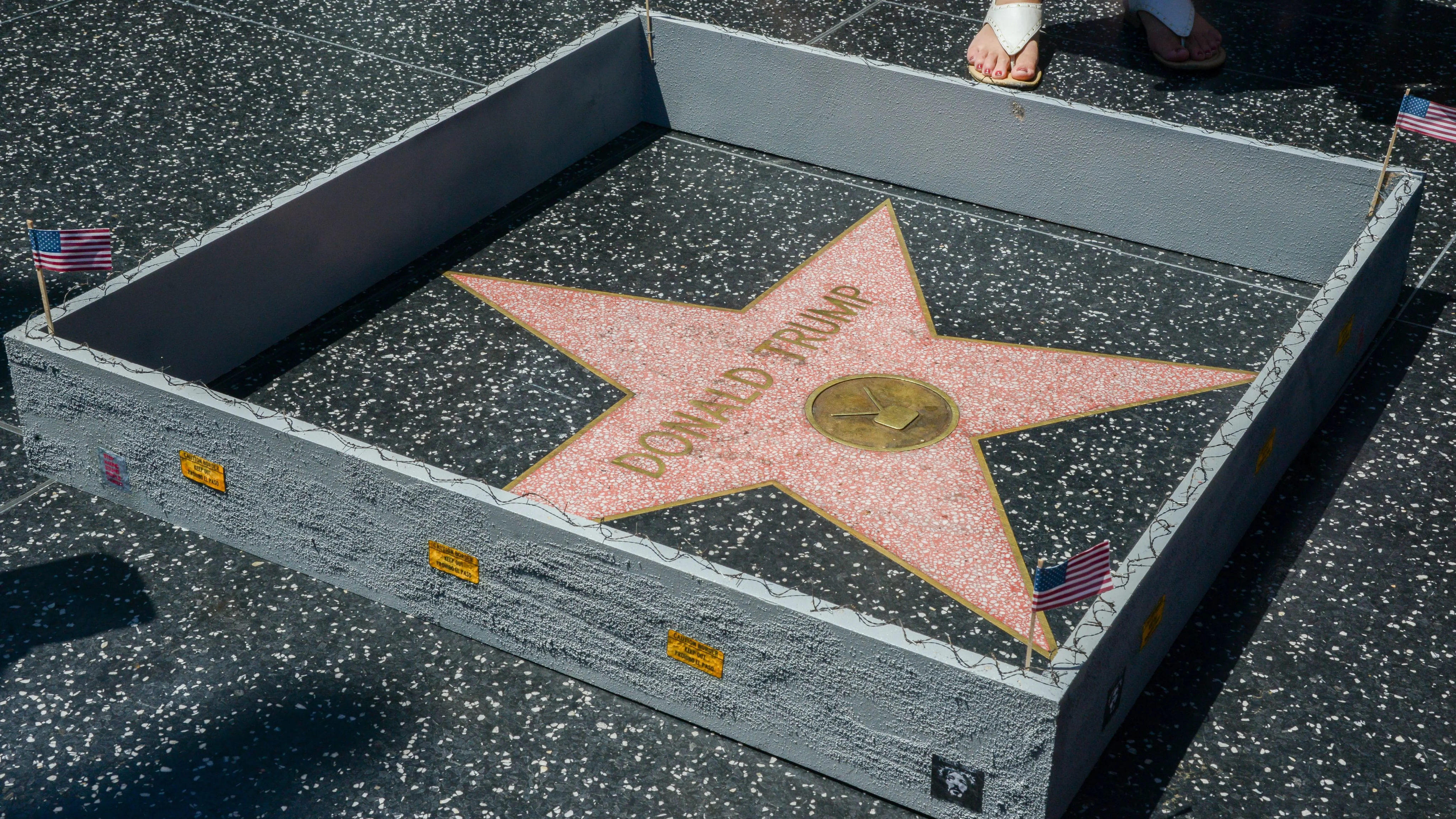 Muro alrededor de la estrella de Donald Trump 