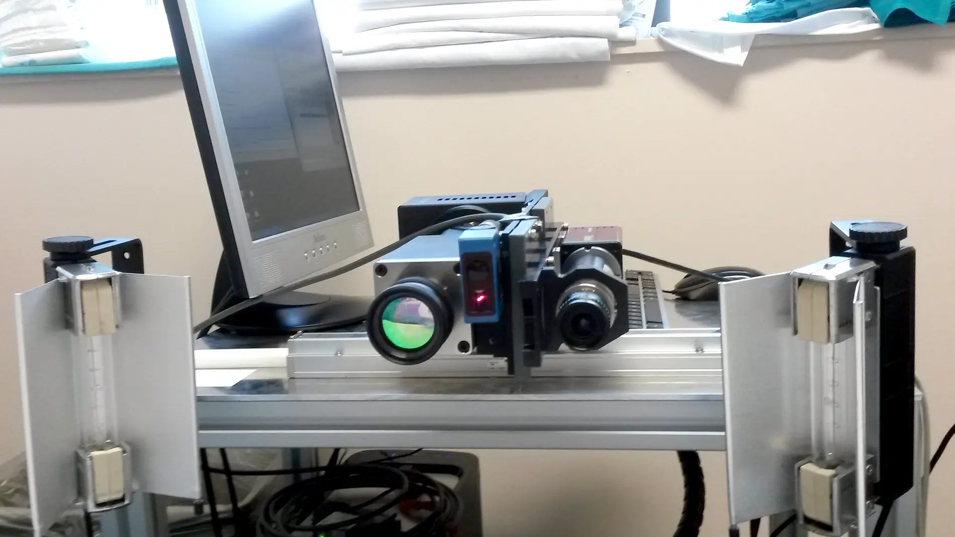 equipo de imagen química trabajando con