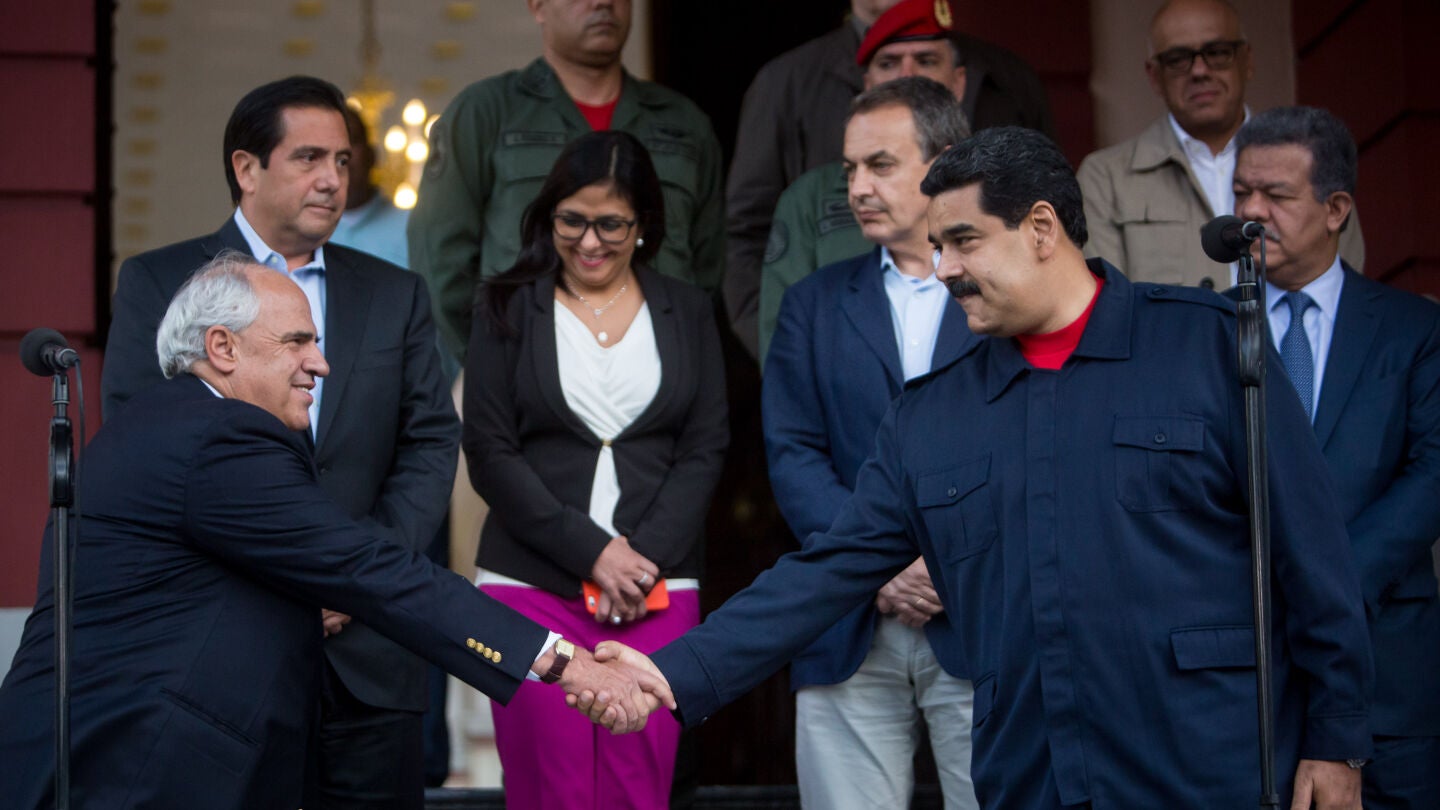 Zapatero medi&oacute; para que Supremo no frene referendo venezolano, dice opositor