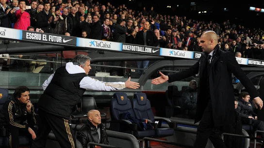 Mourinho y Guardiola dándose la mano en la final de la Copa del Rey de 2012 Mourinho y Guardiola dándose la mano en la final de la Copa del Rey de 2012