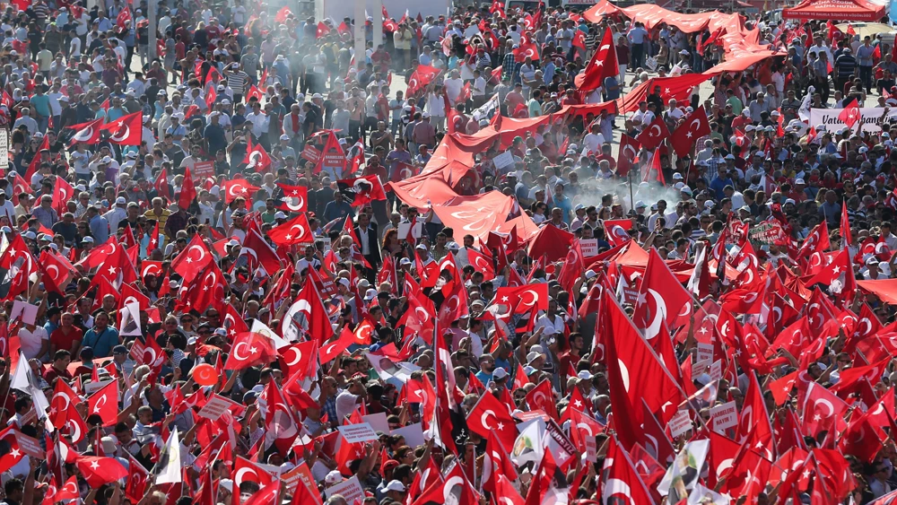 Manifestación en Taksim contra el intento de golpe y la gestión de Erdogan