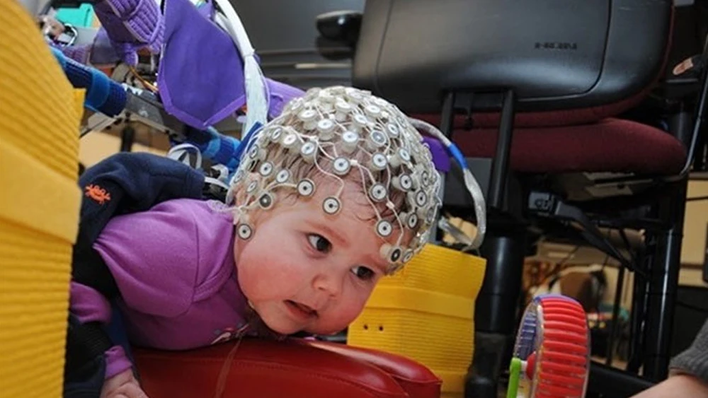 Un bebé durante el estudio.