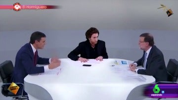 Frame 45.355777 de: El debate de Mariano Rajoy y Pedro Sanchez sobre ovnis y chupacabras, segundo finalista a mejor vídeo manipulado 
