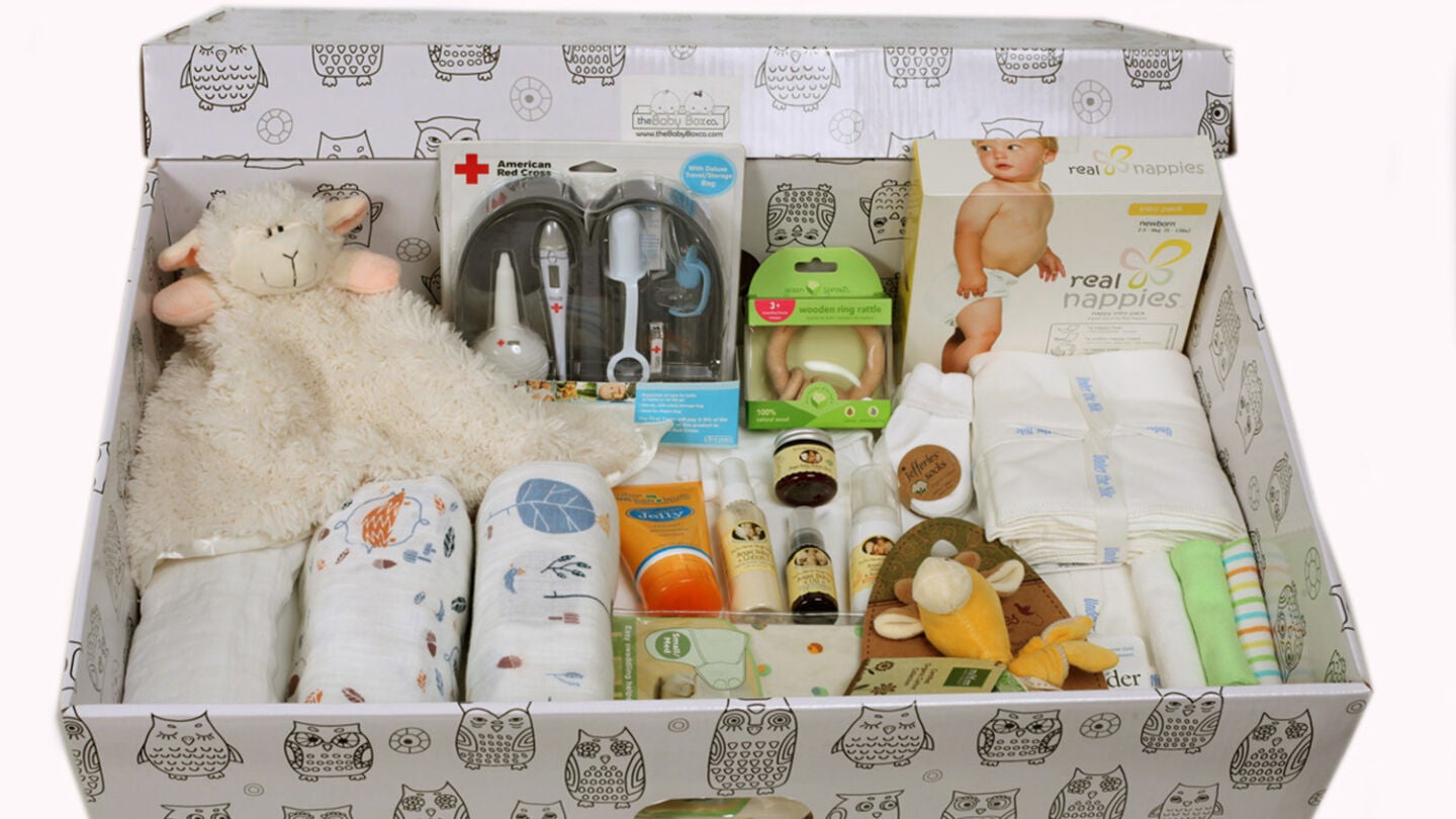 Caja de regalos como la que reciben los reci&eacute;n nacidos en Finlandia