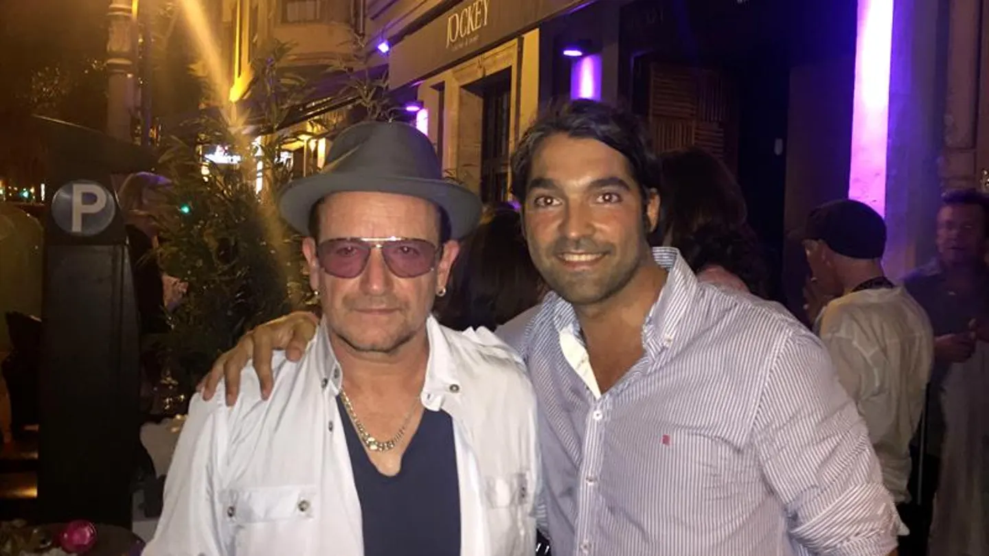 Bono con un fan en Valencia Bono con un fan en Valencia