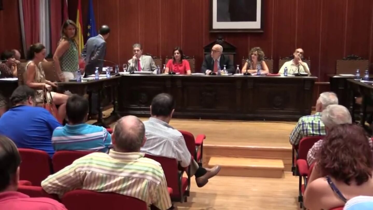 Frame 93.409271 de: Expulsada del pleno una concejala del PP en Ciudad Real por encararse con el p&uacute;blico: "D&iacute;melo a la cara, cobarde"