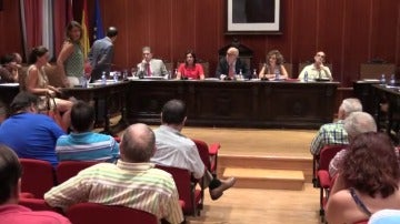 Frame 93.409271 de: Expulsada del pleno una concejala del PP en Ciudad Real por encararse con el público: "Dímelo a la cara, cobarde"