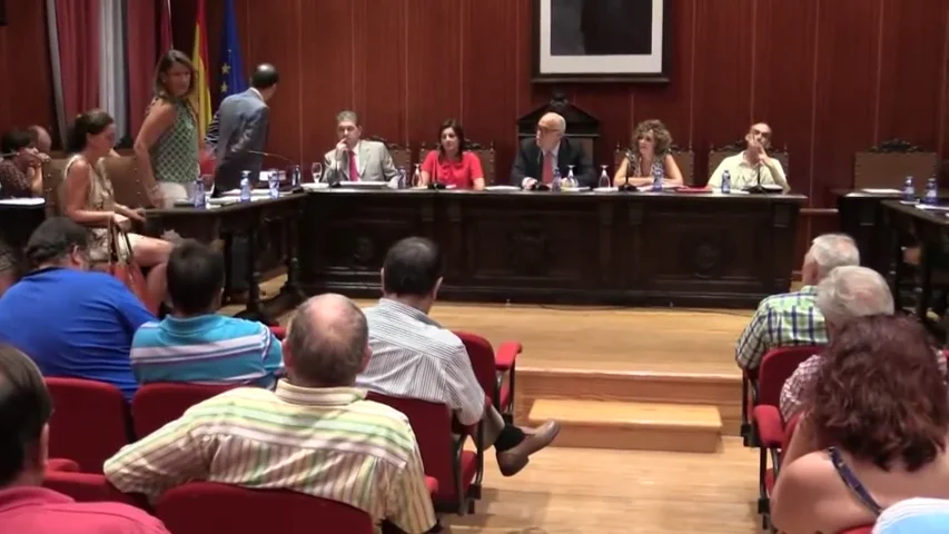 Frame 93.409271 de: Expulsada del pleno una concejala del PP en Ciudad Real por encararse con el público: "Dímelo a la cara, cobarde"