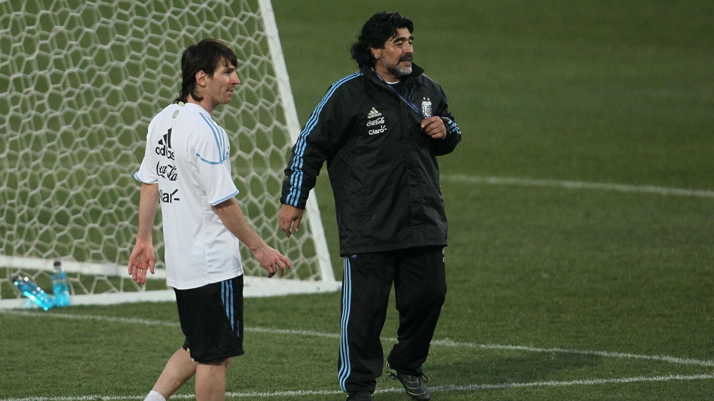 Maradona, junto a Messi durante su &eacute;poca como seleccionador de Argentina