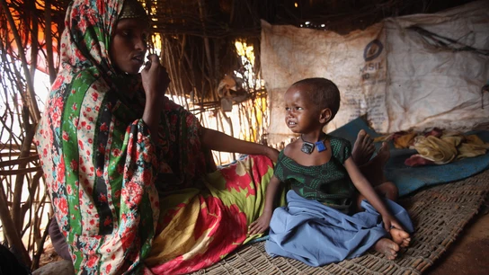 Mujer y niña en Somalia El 98% de las mujeres y niñas en Somalia han sufrido ablación