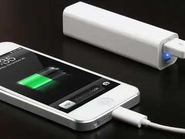 Móvil con batería externa Power Bank Móvil con batería externa Power Bank