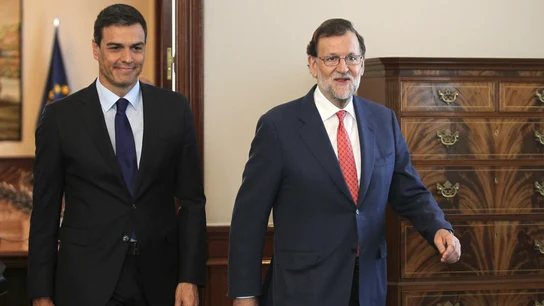 Mariano Rajoy y Pedro Sánchez a su llegada a la reunión Mariano Rajoy y Pedro Sánchez a su llegada a la reunión