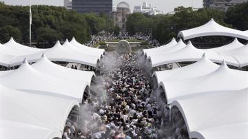 Cientos de personas participan en el homenaje a las víctimas de Hiroshima