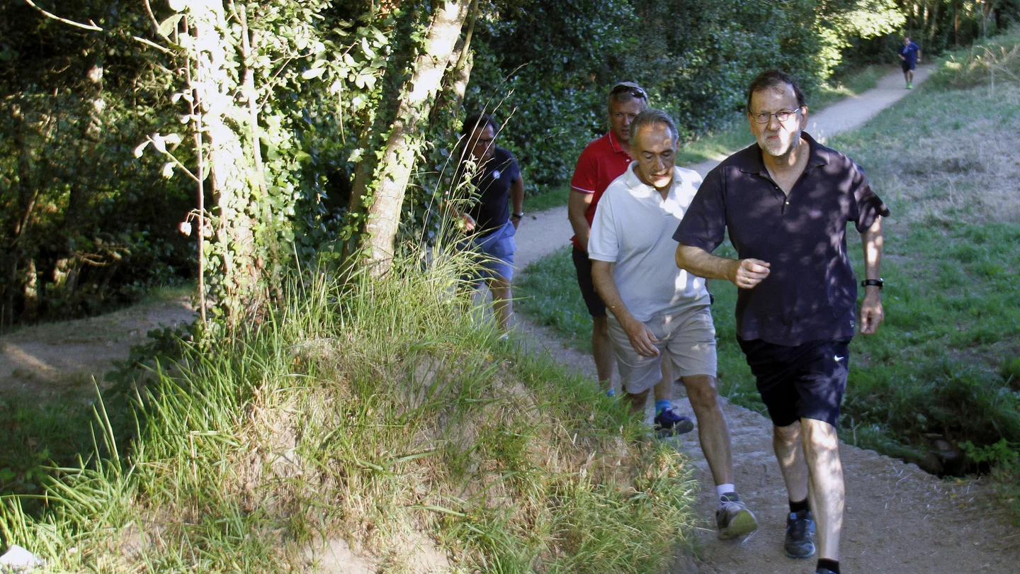 Mariano Rajoy acompañado por José Benito Suárez, marido de la presidenta del Congreso, y el vicepresidente de la Xunta de Galicia, Alfonso Rueda. Mariano Rajoy acompañado por José Benito Suárez, marido de la presidenta del Congreso, y el vicepresidente de la Xunta de Galicia, Alfonso Rueda.