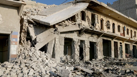Siria se derrumba (07-08-2016) Un helicóptero perteneciente al ejército sirio golpeó Alepo