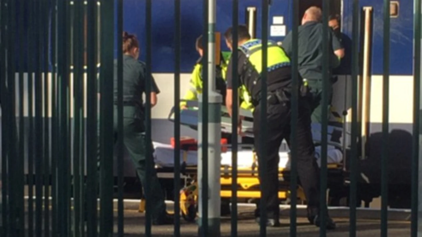 Agentes de Policía recogen el cuerpo sin vida del joven Agentes de Policía recogen el cuerpo sin vida del joven