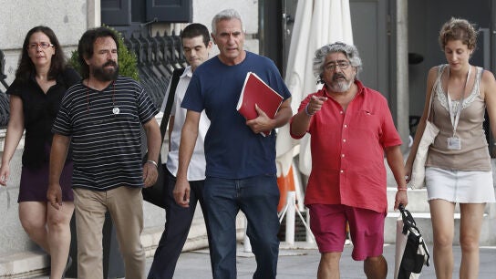 Ca&ntilde;amero en el exterior del Congreso